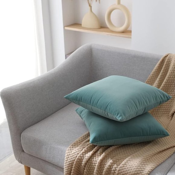 Set of 2 Gray Soft Velvet Pillow Covers Zip Grey Throw Pillows 18 Inch Square - Picture 8 of 10